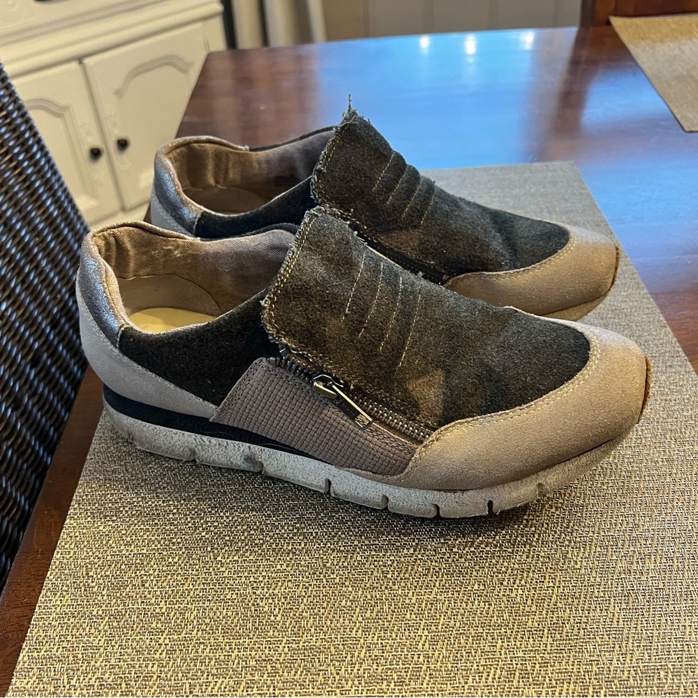 OTBT‎ Gray and Black Slip-On Sneakers